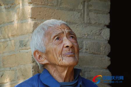 一个人的守望_雅狐传媒_新浪博客; 一个人的村子; 建设部门为孤守老人