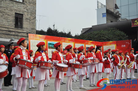 小小军鼓队助阵党代会