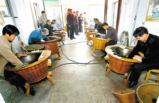西湖龙井现炒茶一斤卖到25万元