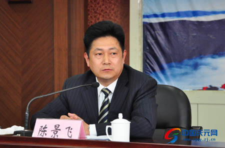 县委召开领导干部会议宣布省委,市委决定