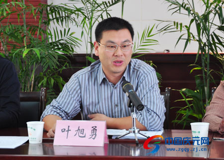 县委理论学习中心组(扩大)会议召开